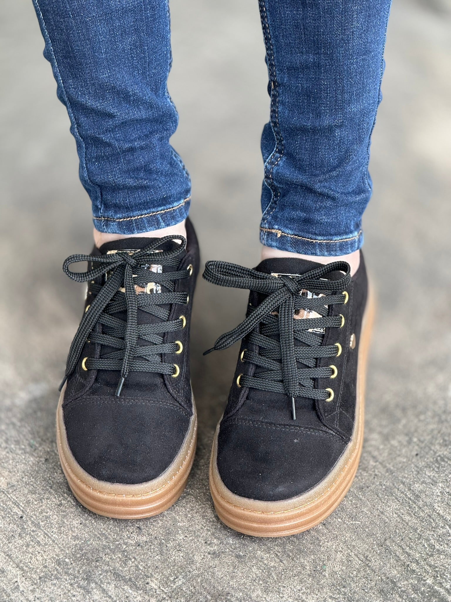 gid://shopify/MediaImage/24692323123294